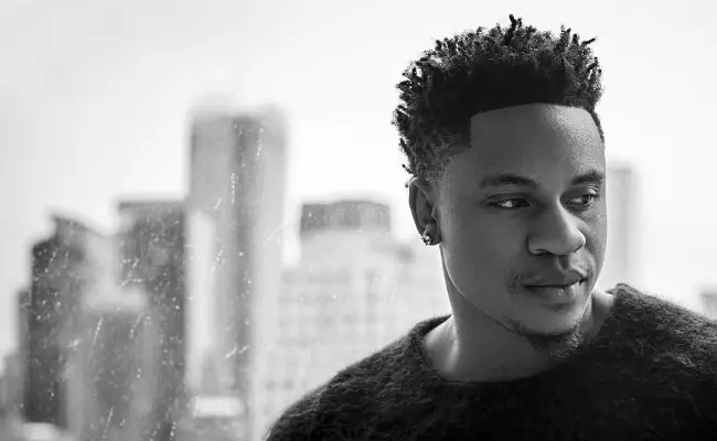 Watch Rotimi's electrifying acoustic performance of Love Riddim on Sidomex
