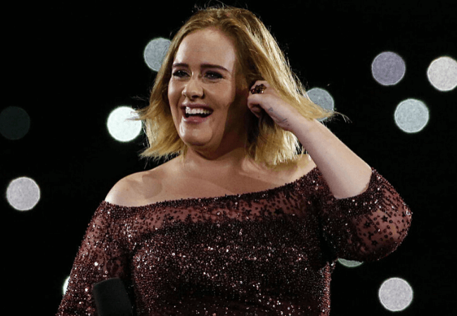 Adele shows off more weight loss in new Christmas photos