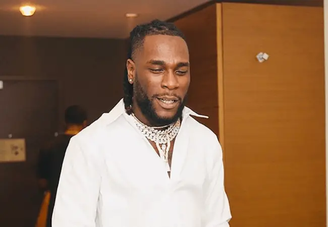 Burna Boy closes 2019 by joining the association of Rolls Royce owners [video]