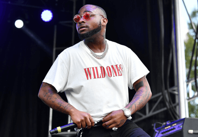Davido reacts in anger after his $30,000 watch is stolen in Ghana [video]