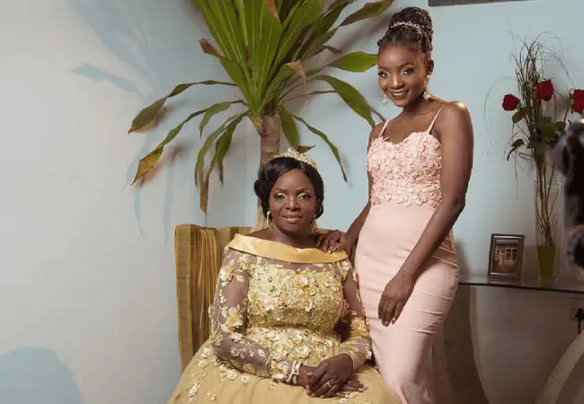 This video of Simi teaching her mother to whine her waist will make you smile