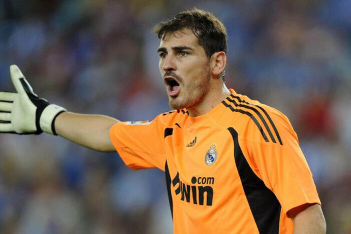 Iker Casillas announces retirement from football