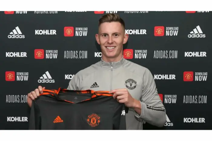 Dean Henderson signs long-term contract at Manchester United