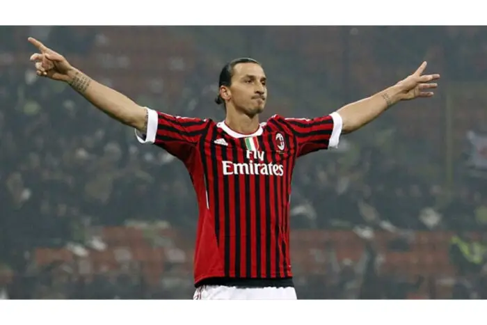 Zlatan Ibrahimovic extends deal at AC Milan