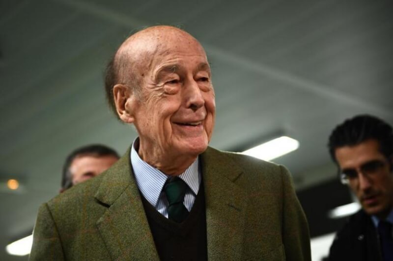 Giscard d’Estaing is dead