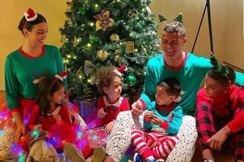 Cristiano Ronaldo releases cute family photo