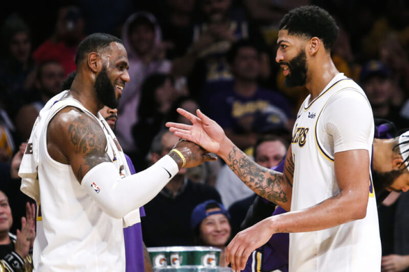 Davis and LeBron sign new deals with the Los Angeles Lakers