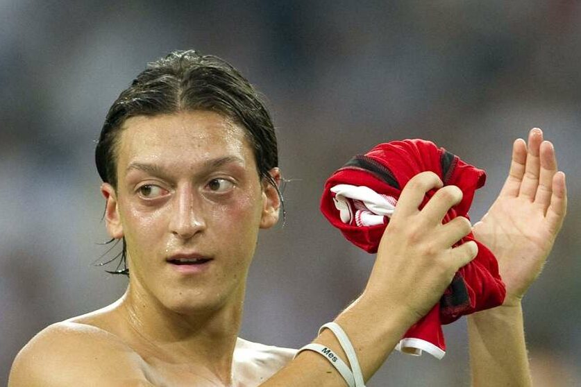 Arsenal reject Mesut Özil about to complete transfer to Fenerbache