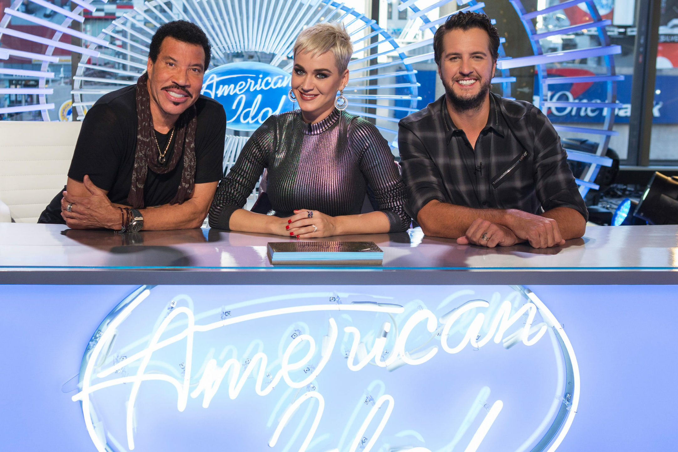 American Idol contestant faints as judges Katy Perry, Lionel Richie trash performance