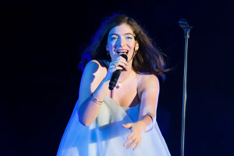 Lorde singing on stage
