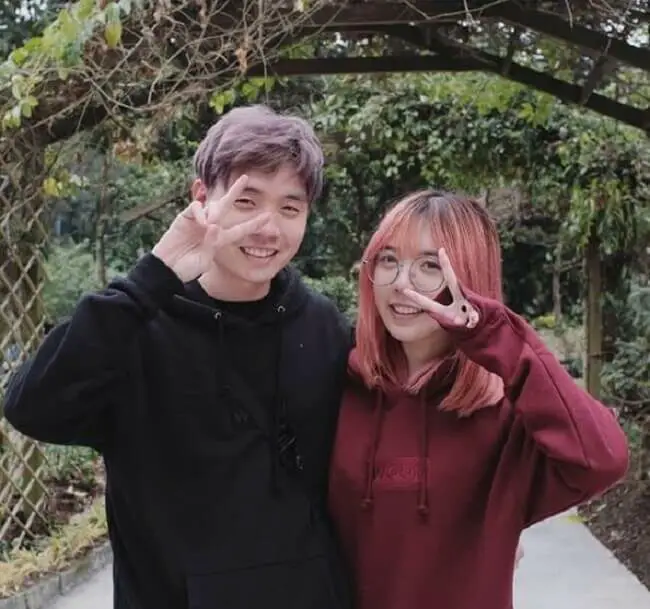 How old is LilyPichu of OfflineTV? See boyfriend, merch, riot games