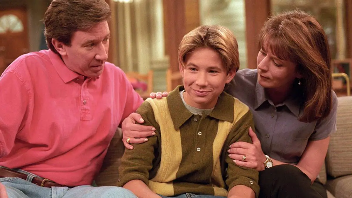 jonathan taylor thomas with Tim Allen and Patricia Richardson in home improvement