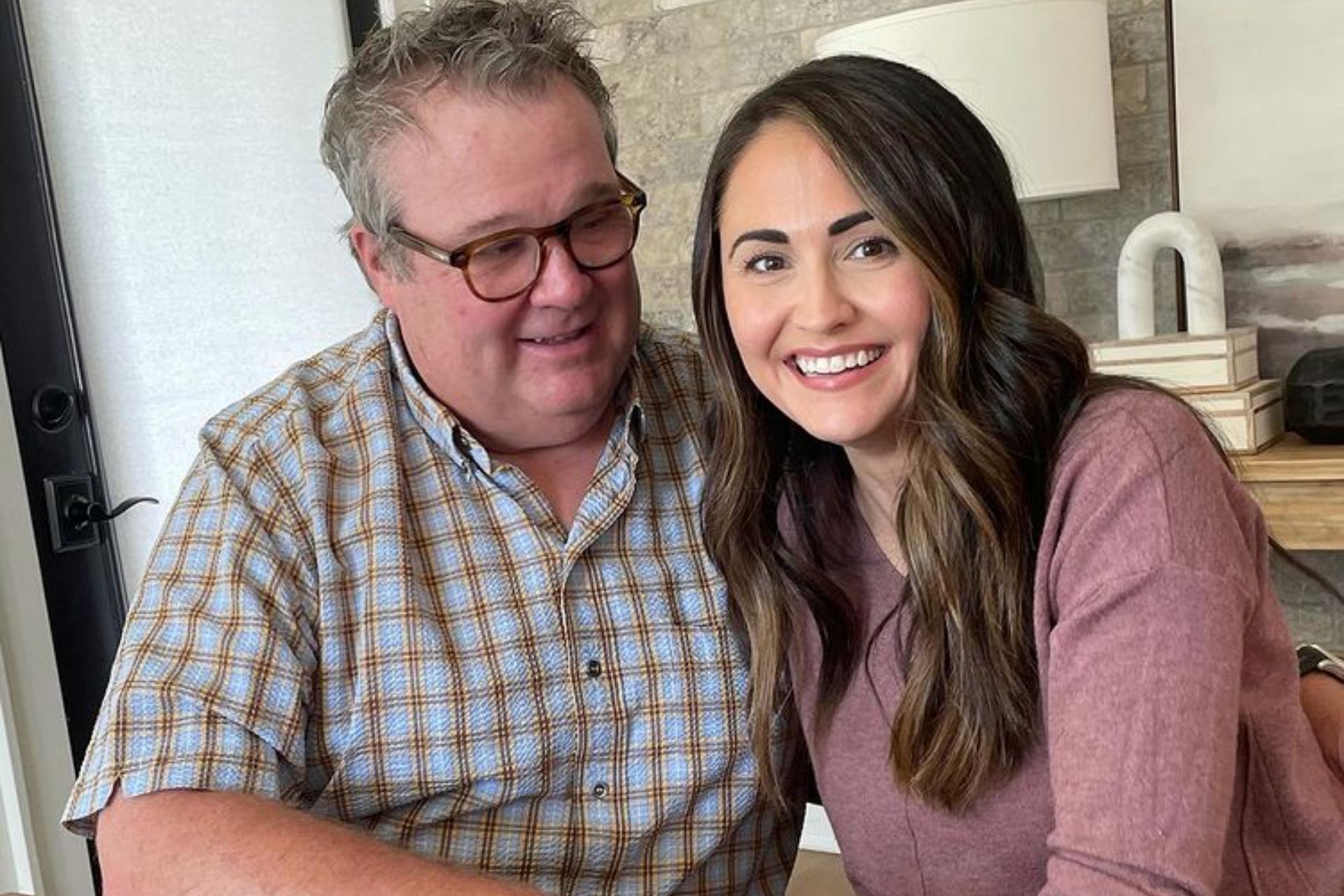 Eric Stonestreet engages girlfriend, Lindsay Schweitzer - see 5 facts about her