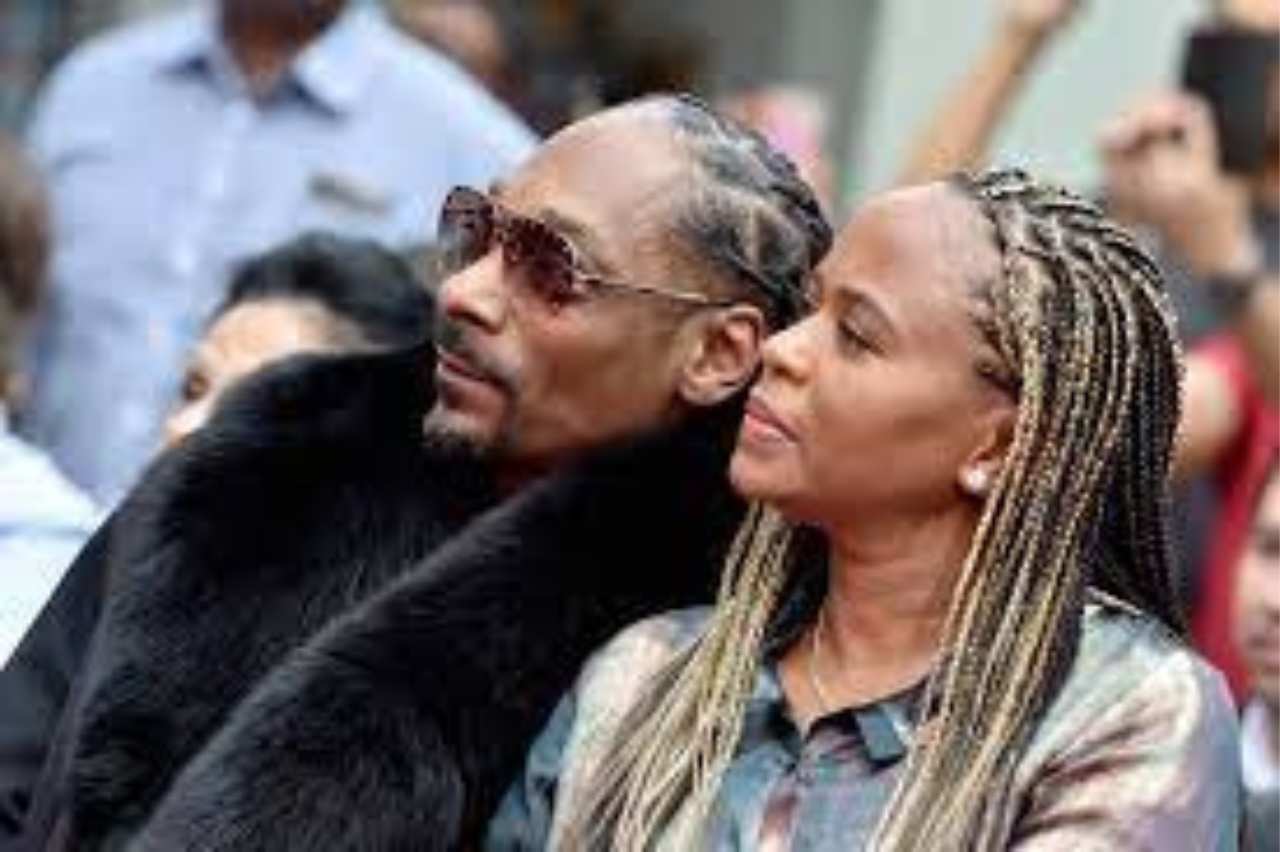 Snoop married his high school sweetheart, Shante Taylor, in 1997