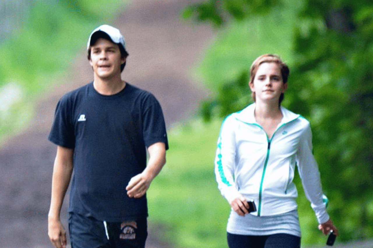 Johnny Simmons most notable relationships was with Emma Watson