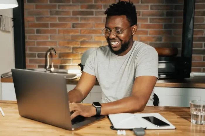 Man Doing affiliate marketing on the laptop